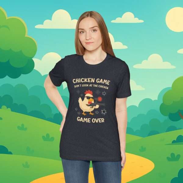 Chicken Game game don´t lock at the chicken | Game Over | Lustiges t-Shirt