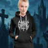 Mädchen trägt ein Gothic Hoodie mit der Aufschrift Gothic