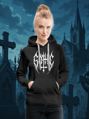 Mädchen trägt ein Gothic Hoodie mit der Aufschrift Gothic