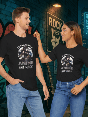 Mädchen und Junge tragen ein Geburstagst-shirt mit der aufschrift 18 Jahre Wild ANime und Rock.